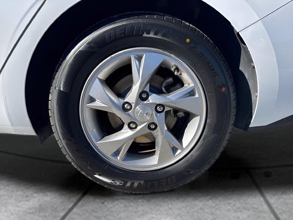 Used 2021 Hyundai Elantra SE FWD image 26