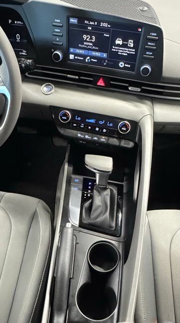 Used 2022 Hyundai Elantra SEL FWD image 12