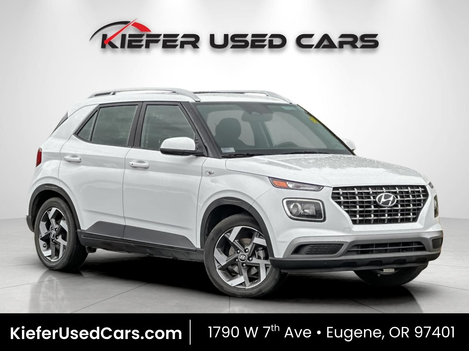 Used 2025 Hyundai Venue SEL FWD image 1