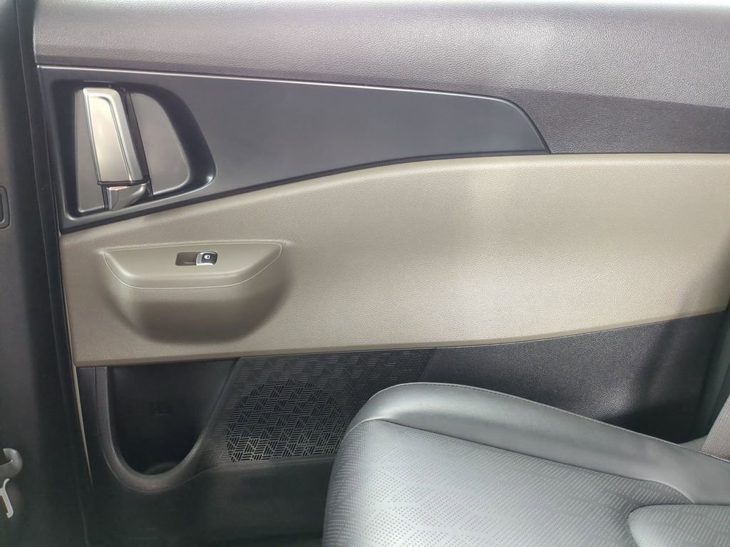 Used 2025 Kia Carnival LXS image 27