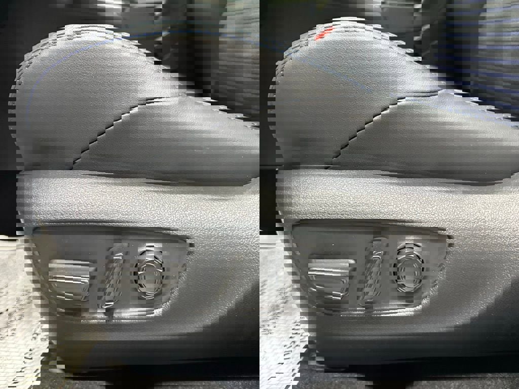 Used 2025 Toyota RAV4 XSE w/ Weather Package image 12