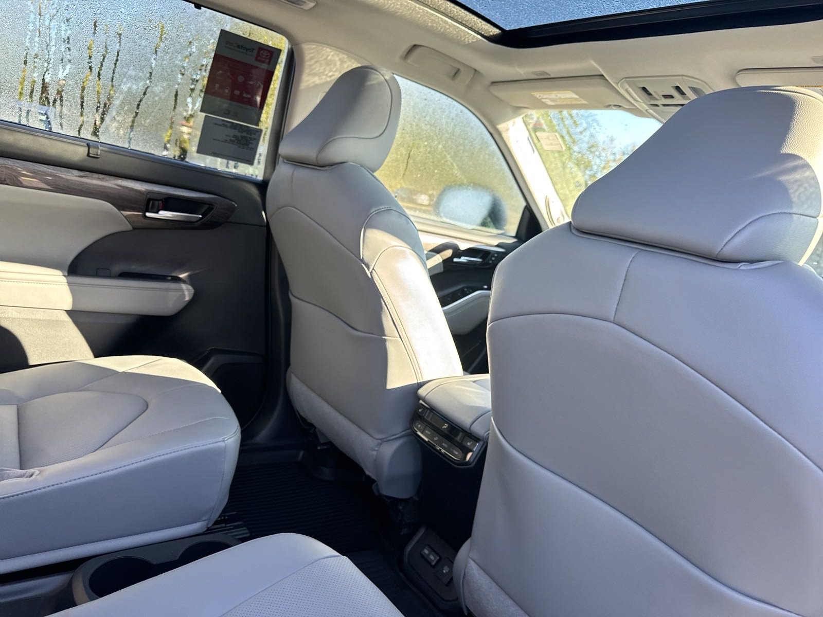 New 2025 Toyota Highlander Platinum AWD/4WD image 34