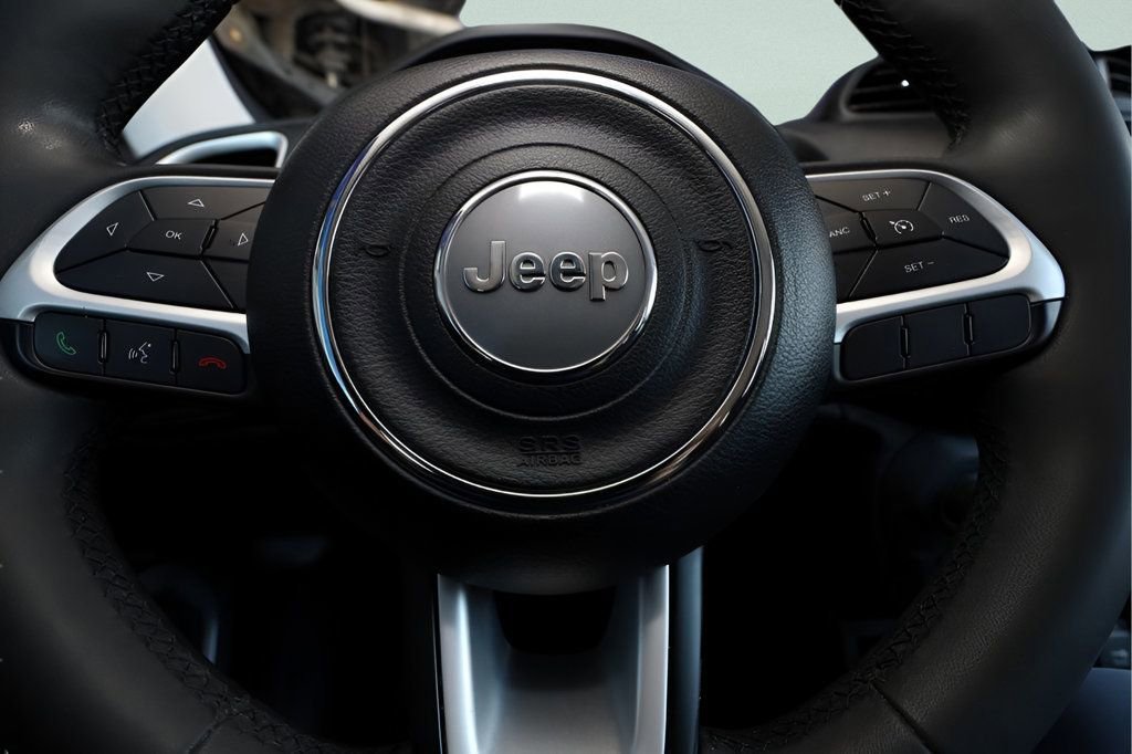 Used 2018 Jeep Renegade Latitude FWD image 28