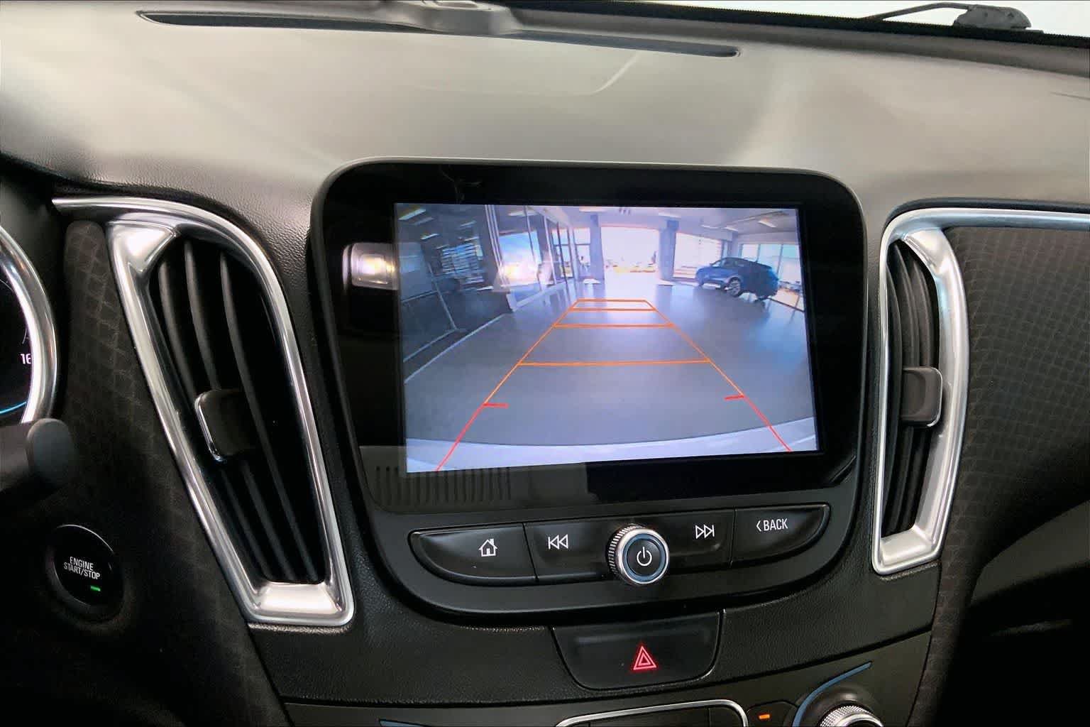 Used 2017 Chevrolet Malibu LT FWD image 24