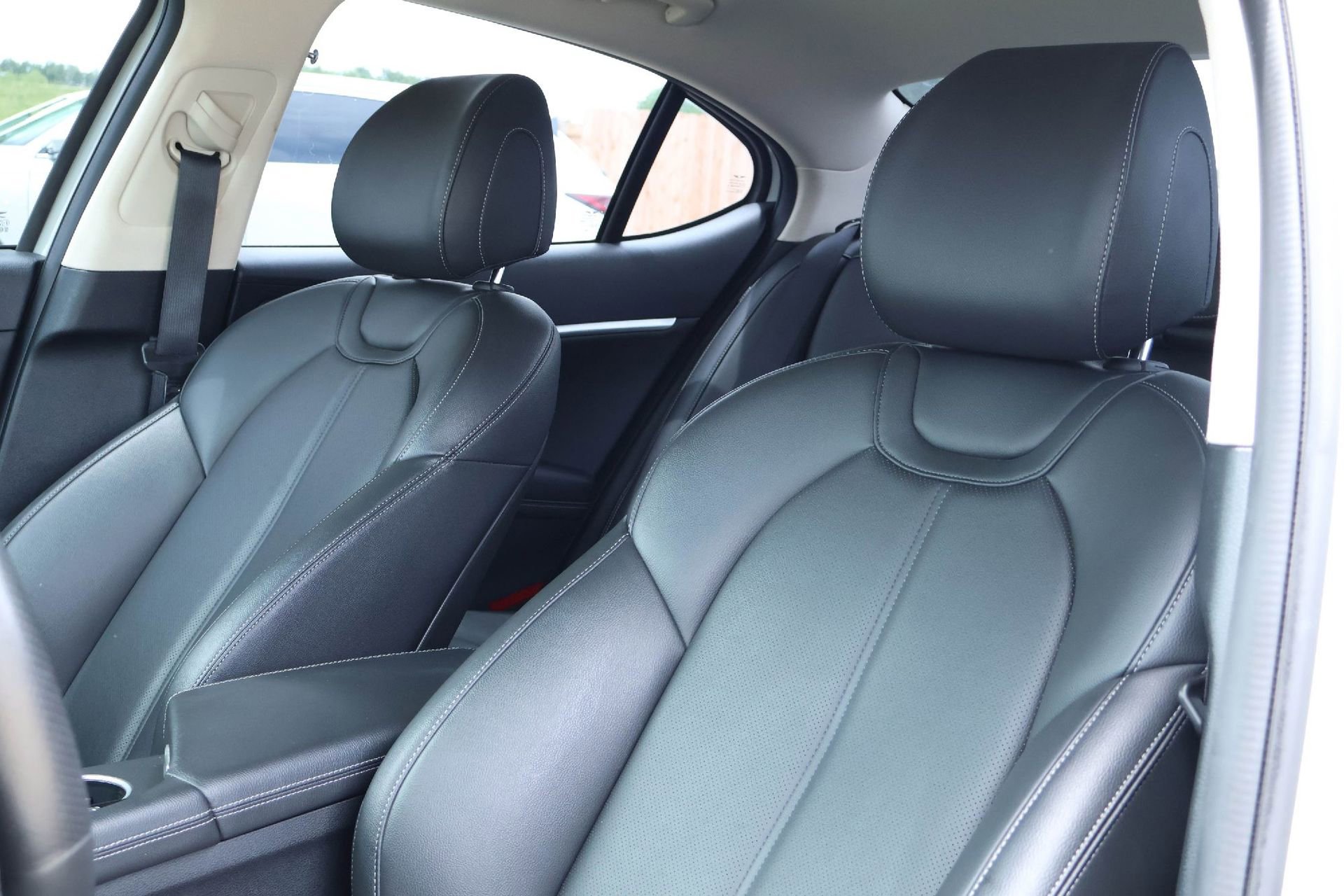 Used 2025 Genesis G70 2.5T AWD/4WD image 11