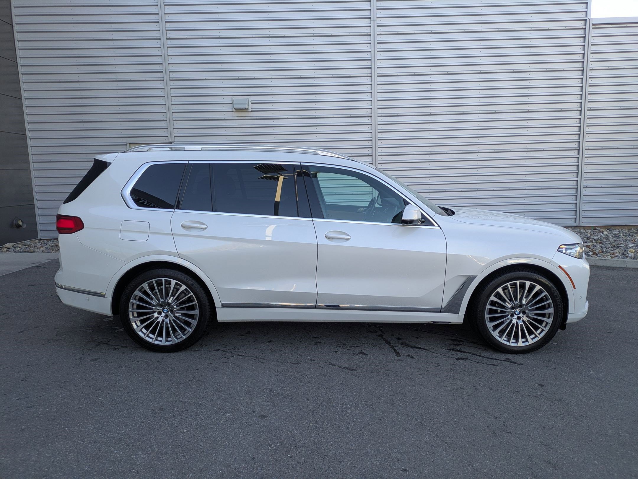 Used 2021 BMW X7 xDrive40i w/ Executive Package image 2
