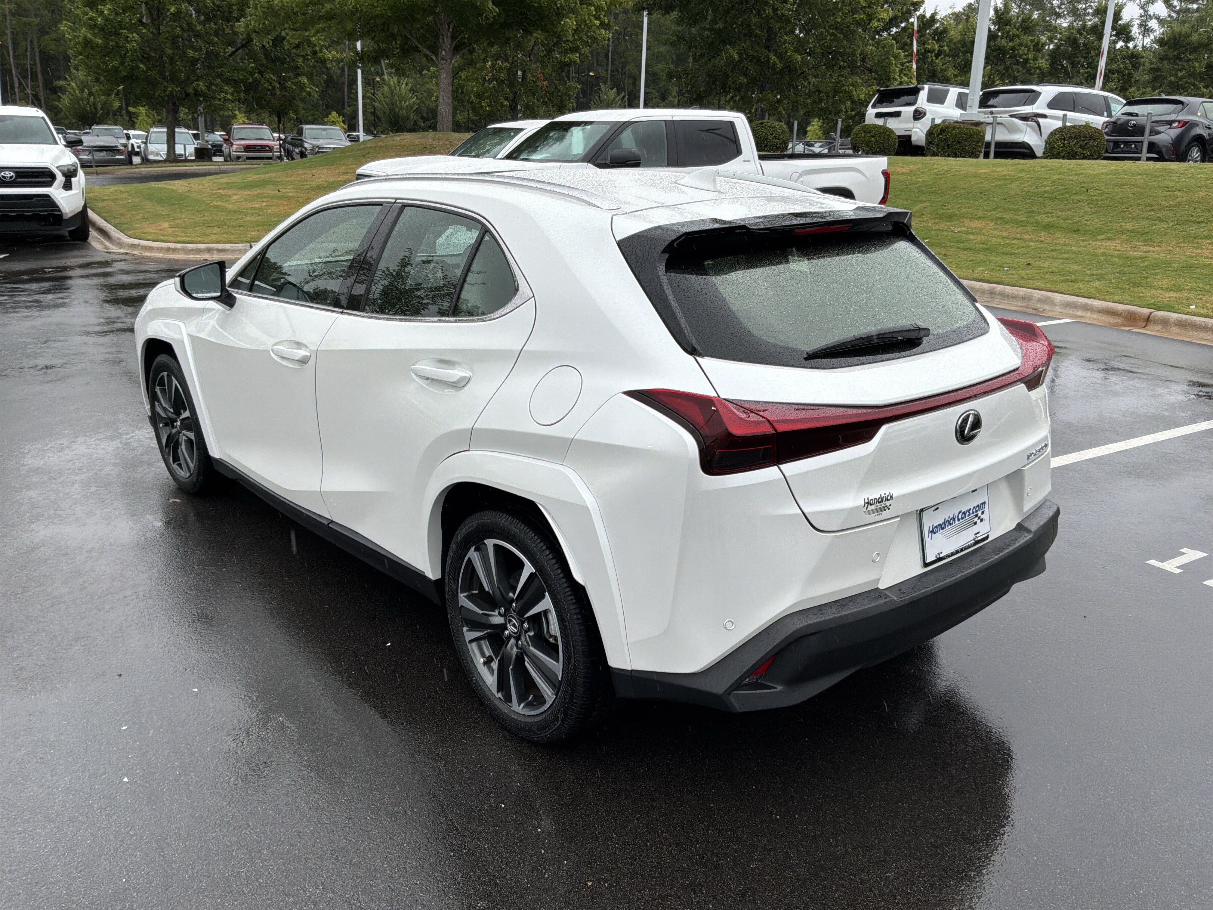 Used 2025 Lexus UX 300h FWD w/ Accessory Package (Z2) image 8