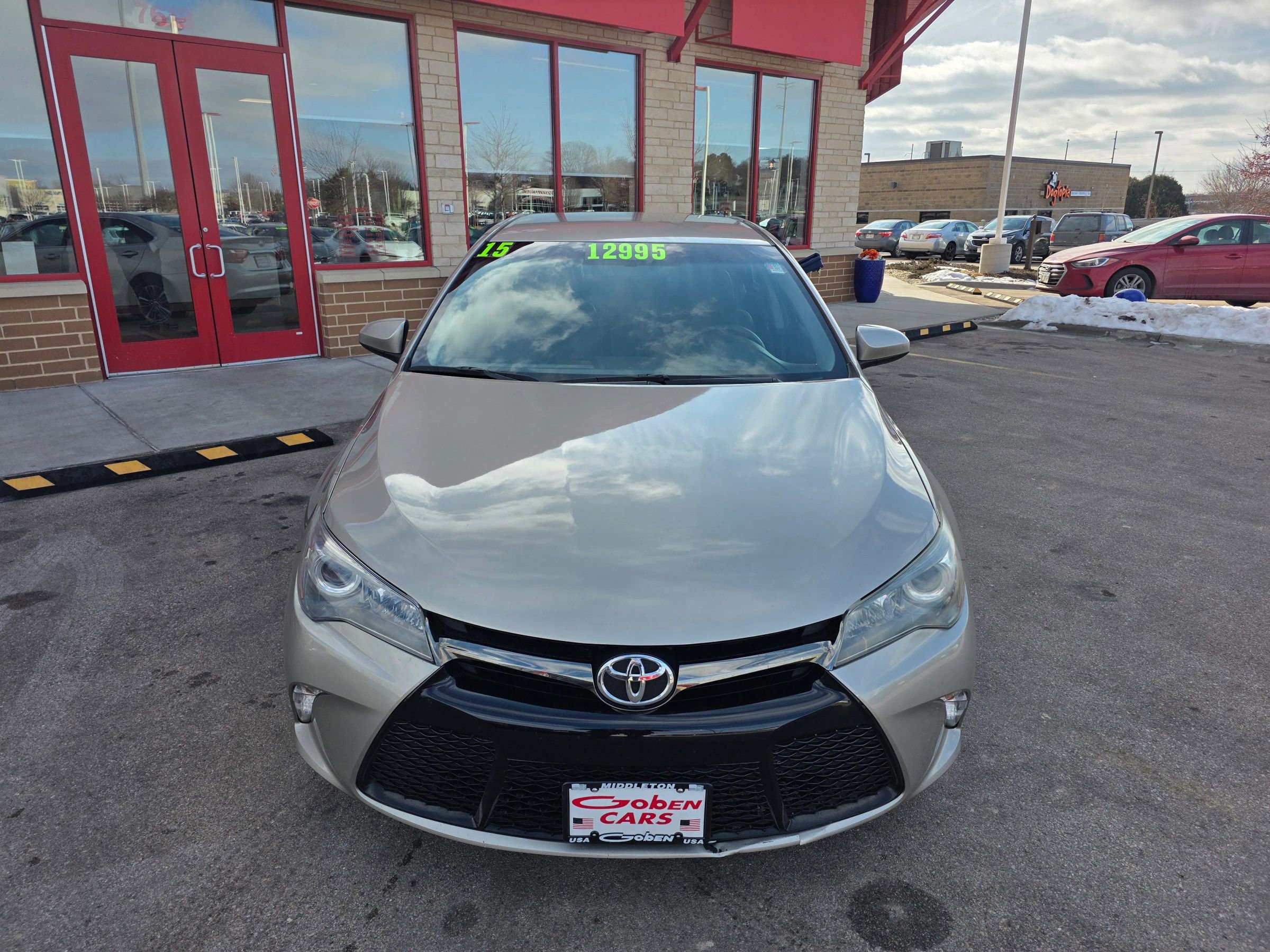 Used 2015 Toyota Camry SE image 2