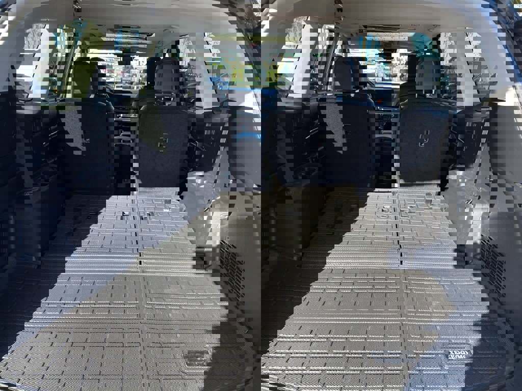 Used 2025 Kia Telluride EX w/ EX Captain's Chair Package image 17