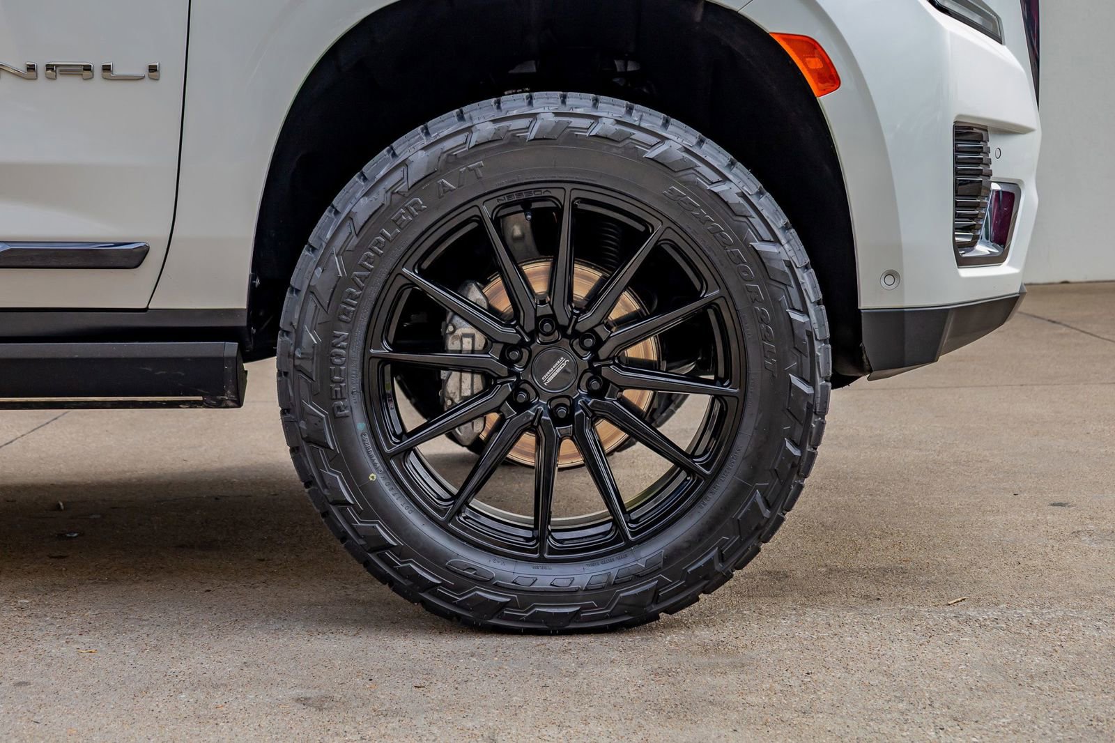 Used 2024 GMC Yukon XL Denali Ultimate image 12