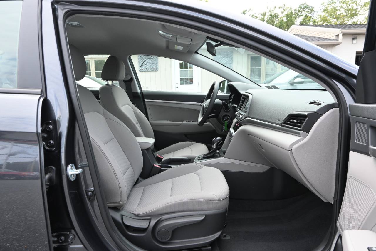 Used 2020 Hyundai Elantra SE FWD image 27