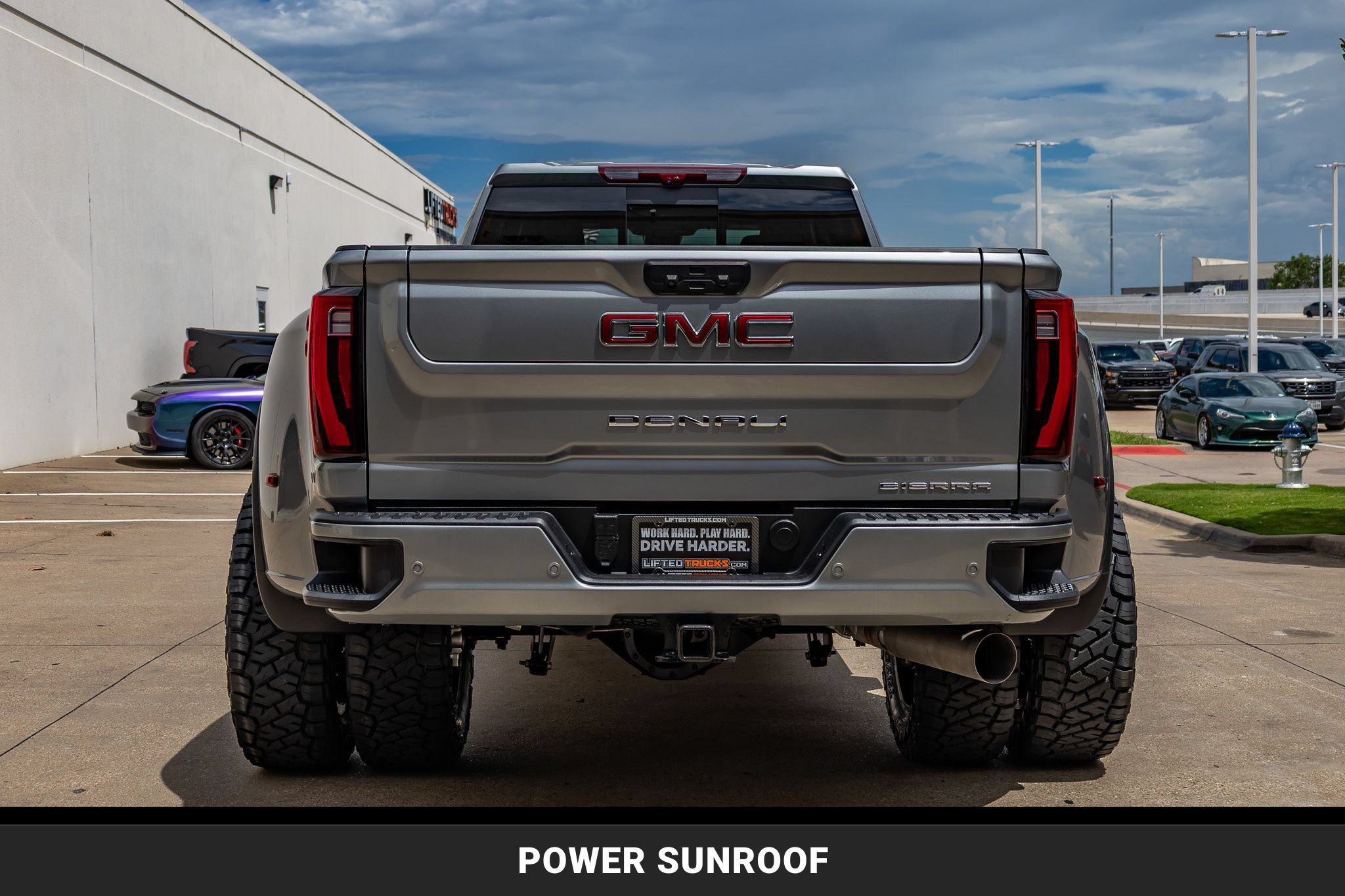 Used 2025 GMC Sierra 3500 Denali w/ Denali Reserve Package AWD/4WD image 8