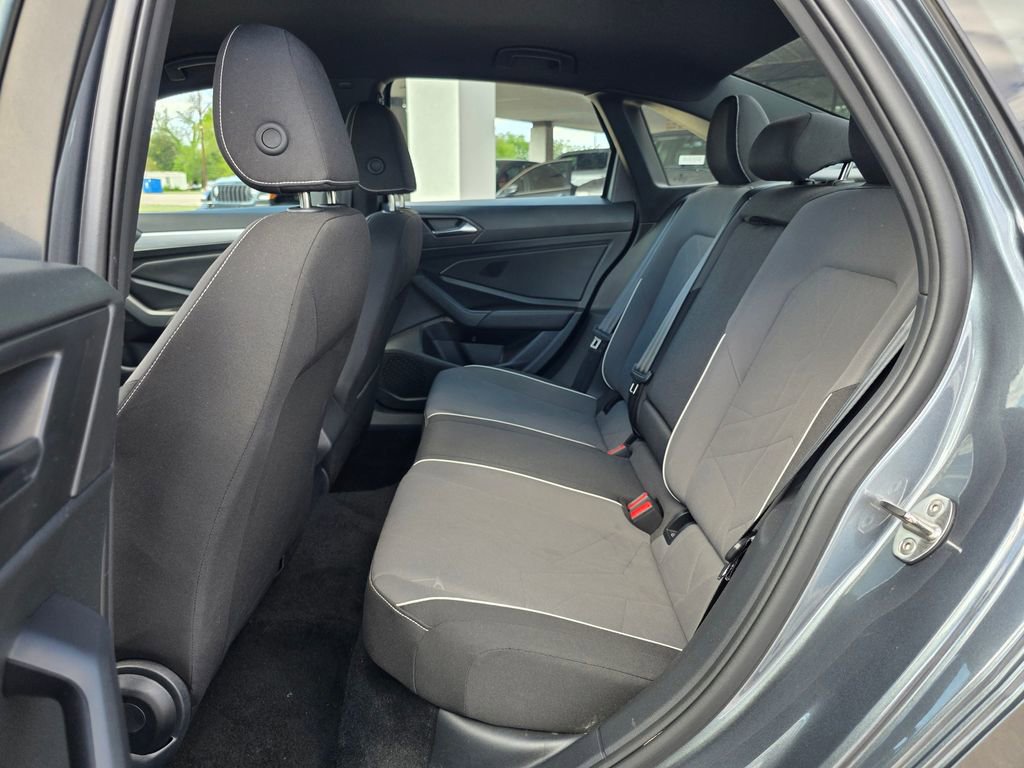 Used 2025 Volkswagen Jetta Sport image 12