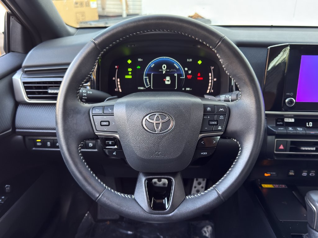 Used 2025 Toyota Camry SE FWD image 19