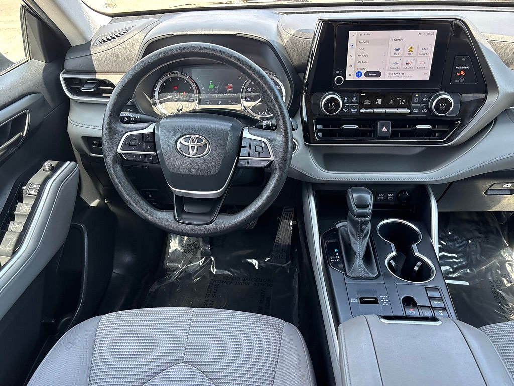Used 2023 Toyota Highlander L FWD image 15