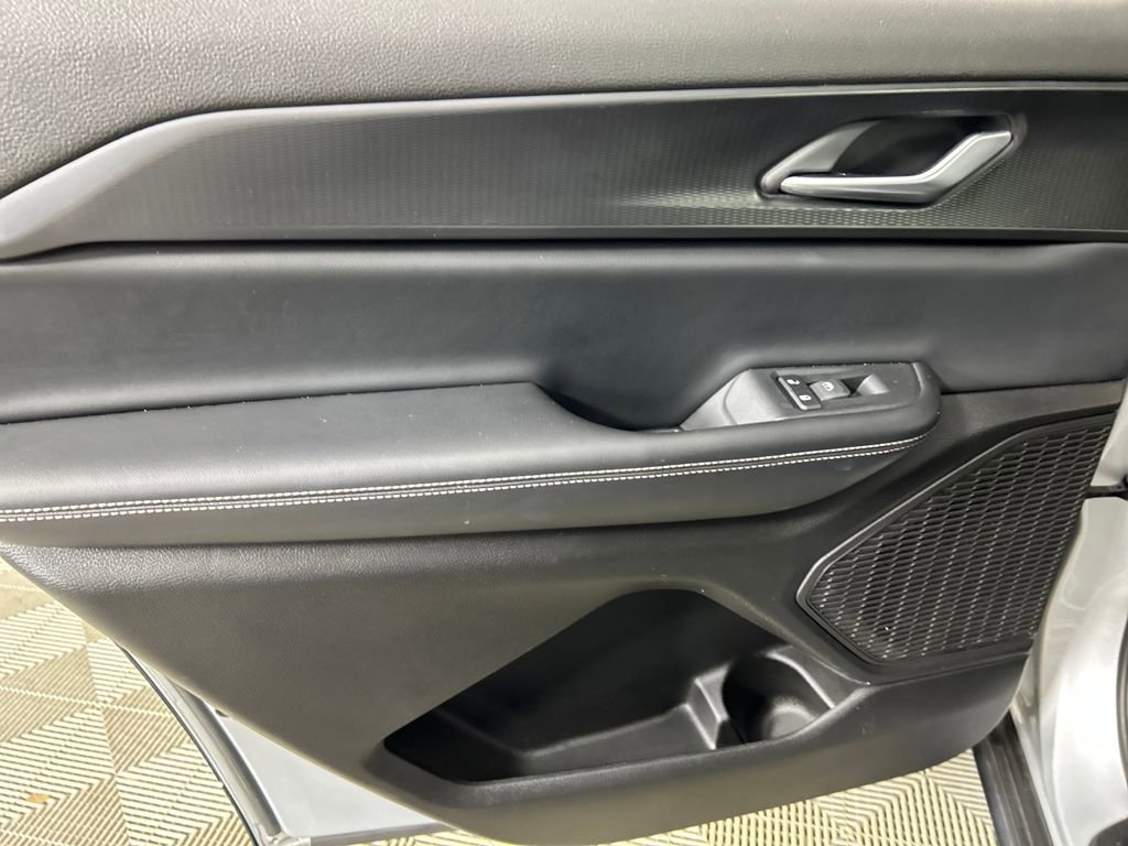 Used 2024 Jeep Grand Cherokee L Laredo image 16