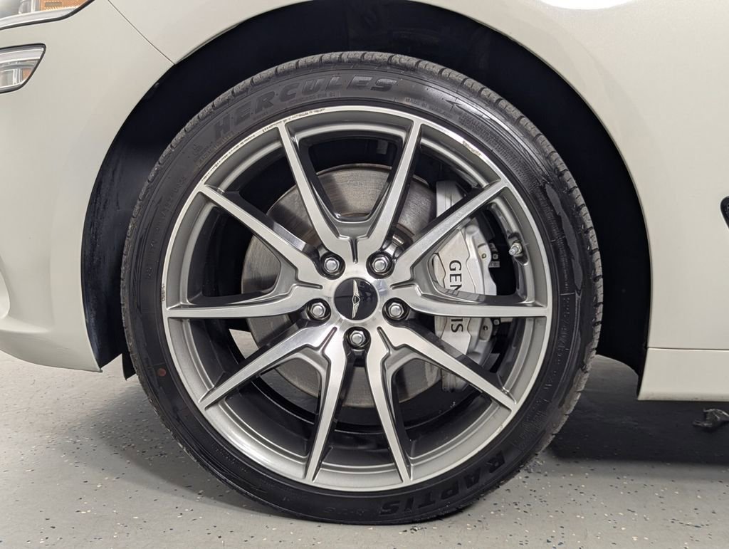 Used 2025 Genesis G70 2.5T AWD/4WD image 11