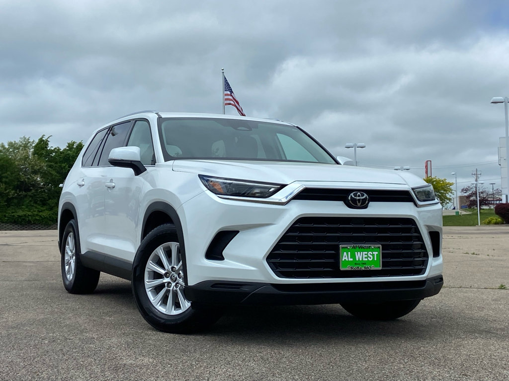 Used 2025 Toyota Grand Highlander AWD image 2