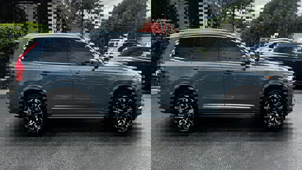 Used 2023 Volvo XC90 B6 Plus w/ Protection Package Premier image 5