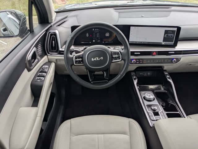 Certified 2025 Kia Sorento EX w/ EX Panoramic Sunroof Package FWD image 20