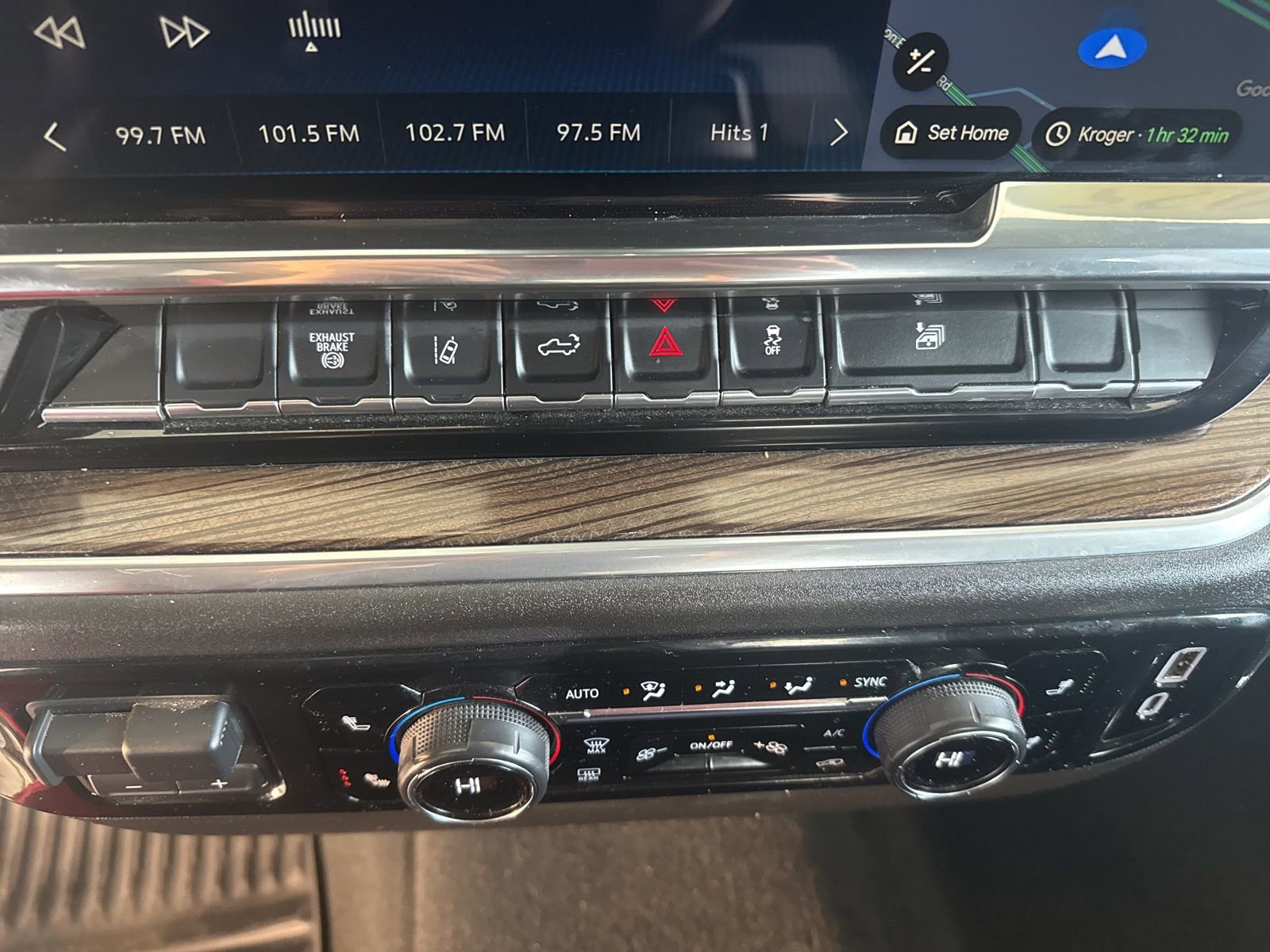 Used 2025 Chevrolet Silverado 2500 LT w/ Convenience Package image 33