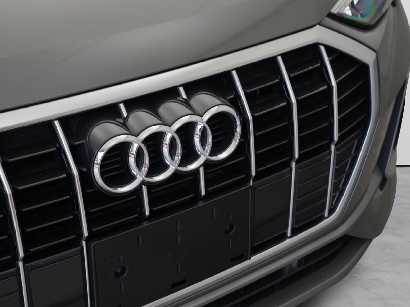 Used 2021 Audi Q3 2.0T Premium w/ Convenience Package AWD/4WD image 5