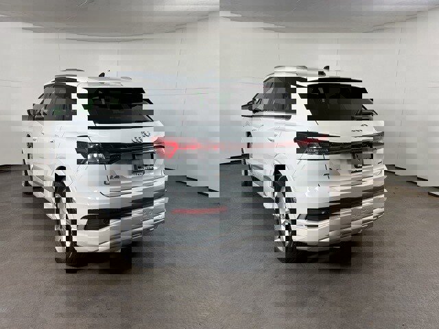 New 2025 Audi Q4 e-tron Premium image 5