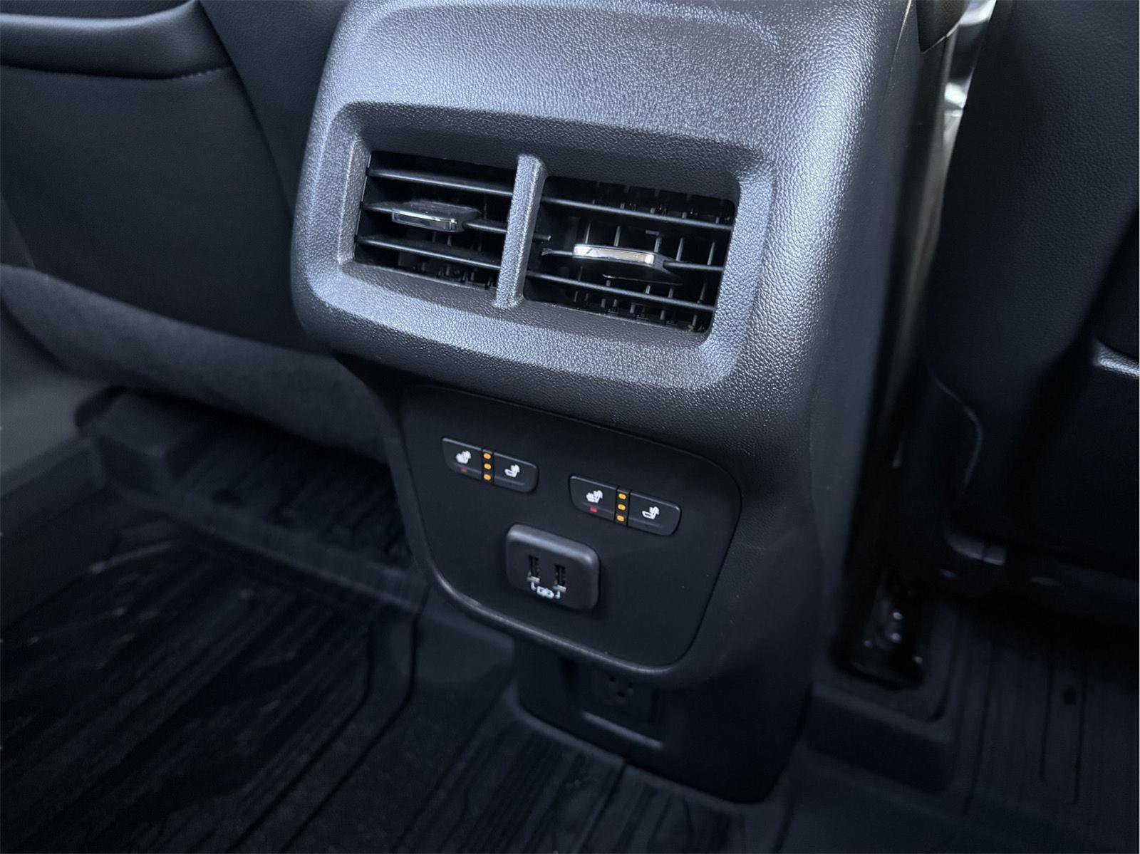 Used 2023 GMC Terrain Denali w/ Denali Premium Package image 23