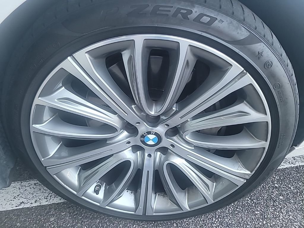 Used 2022 BMW 750i xDrive w/ Executive Package image 3