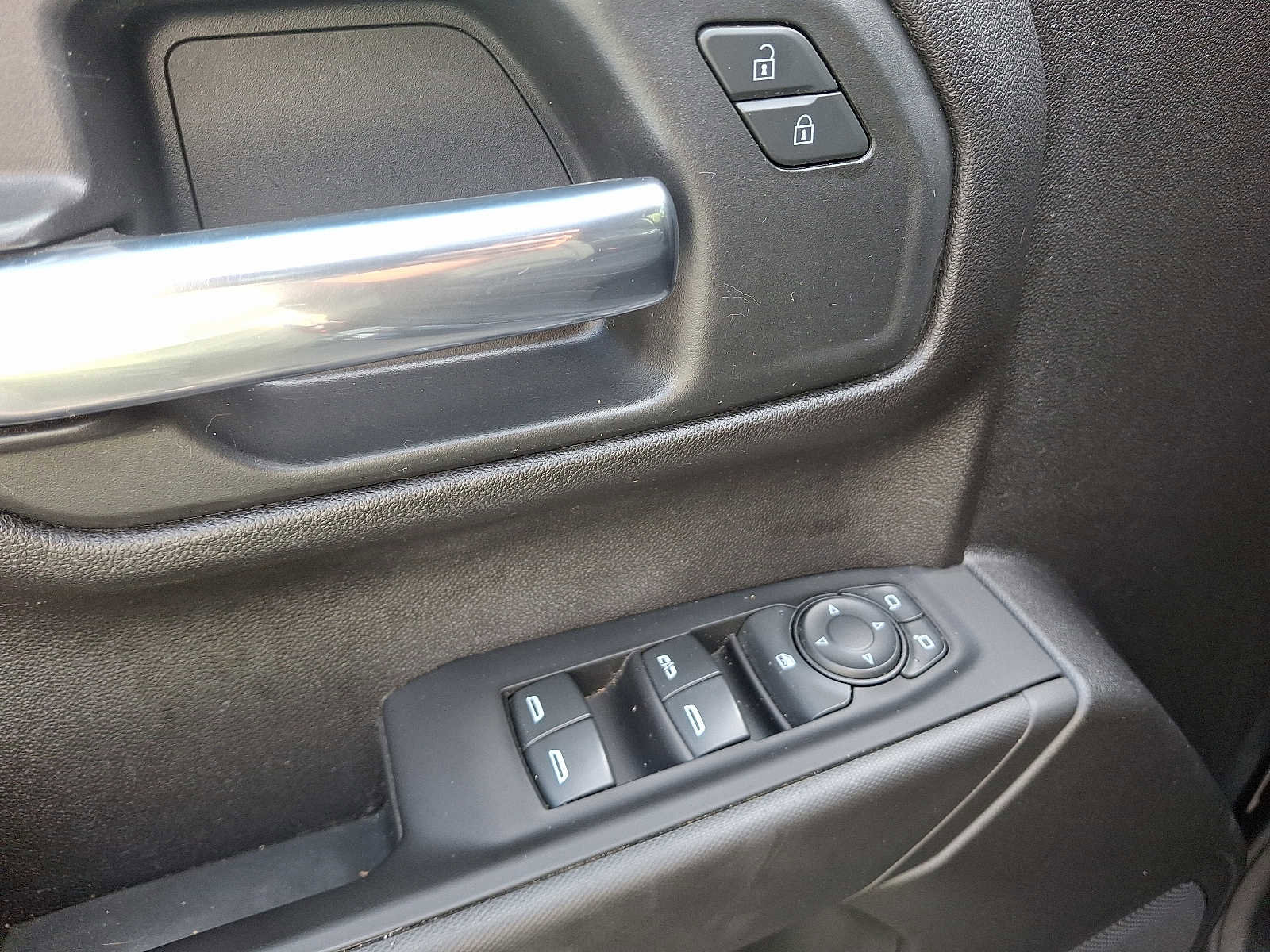 Used 2023 Chevrolet Silverado 1500 Custom image 13