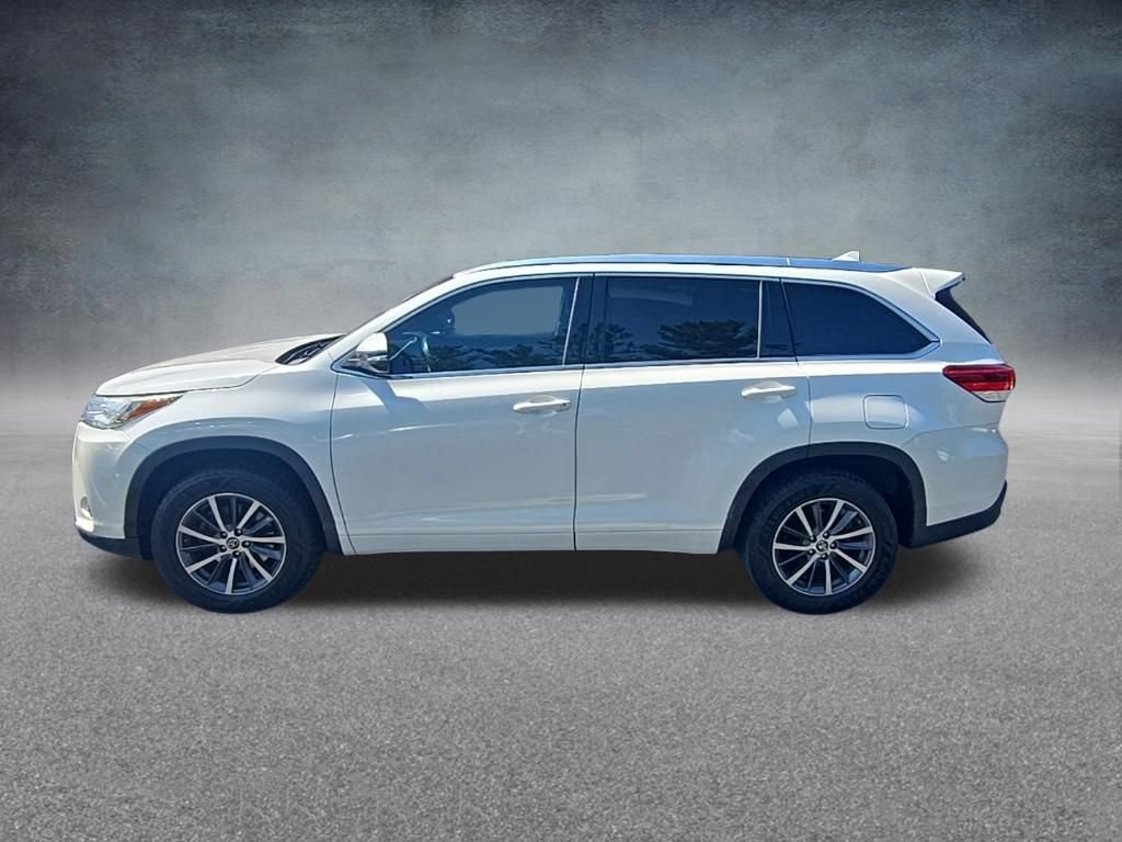 Used 2017 Toyota Highlander XLE FWD image 4