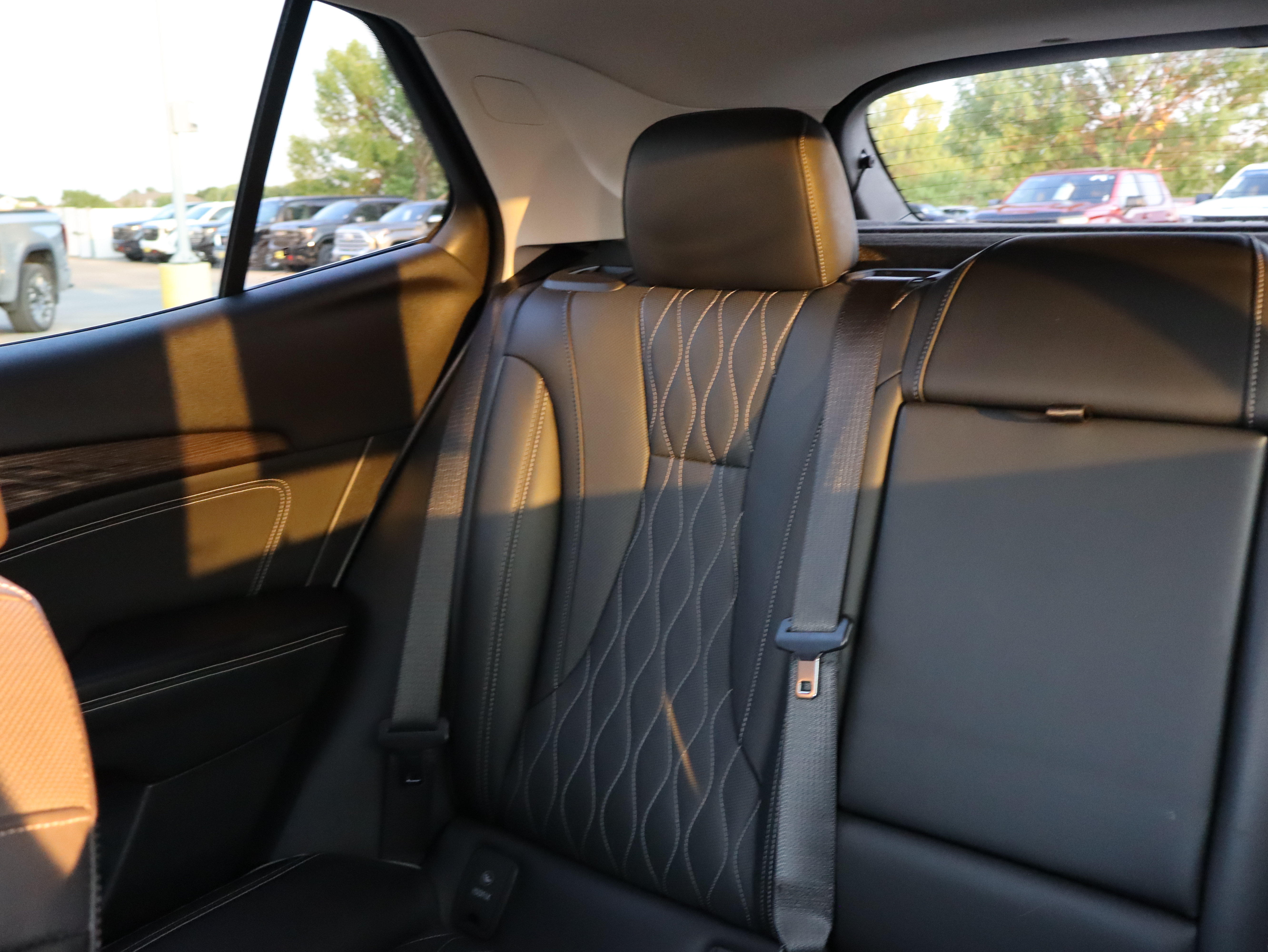 Used 2022 Buick Envision Avenir w/ Technology Package II AWD/4WD image 12