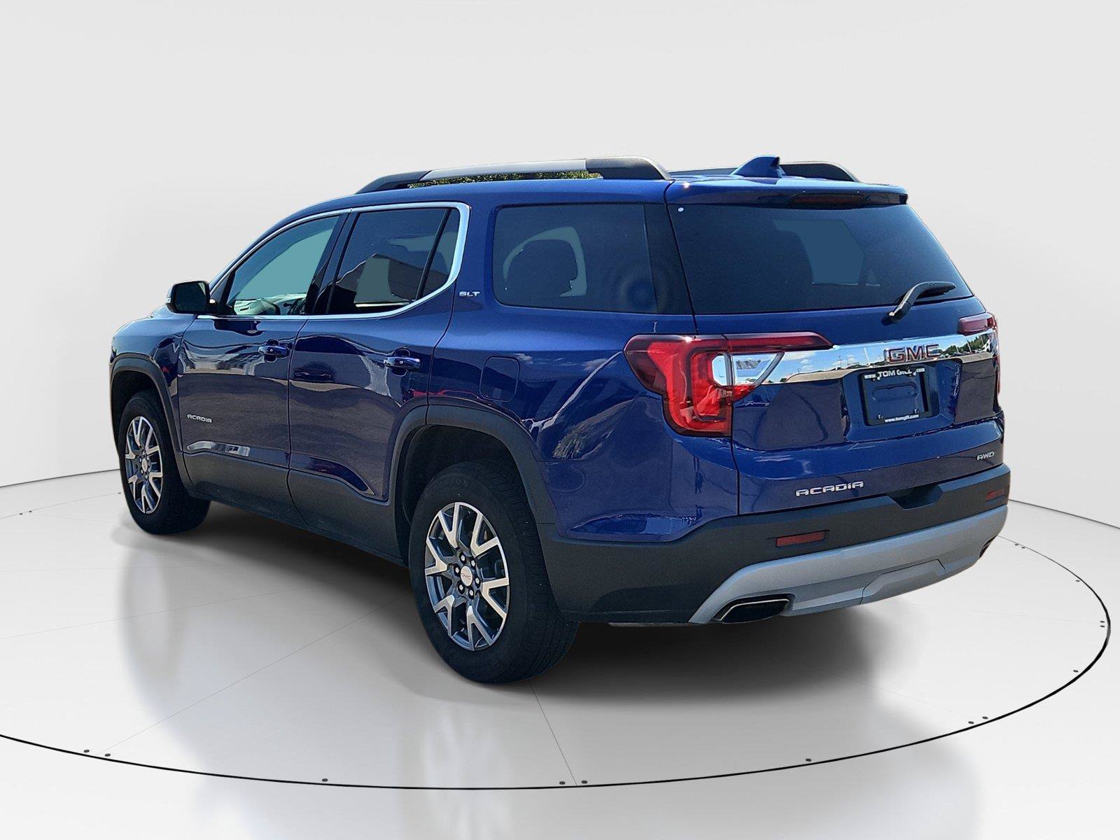 Used 2023 GMC Acadia SLT w/ Preferred Package AWD/4WD image 3