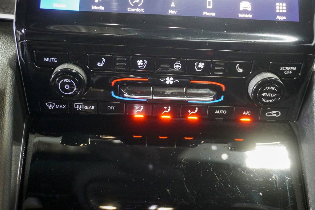 Used 2024 Jeep Grand Cherokee Limited w/ Luxury Tech Group II image 22