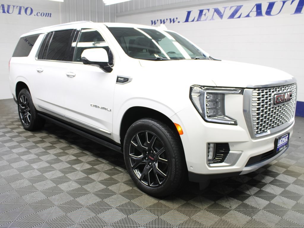 Used 2024 GMC Yukon XL Denali w/ Denali Reserve Package AWD/4WD image 3