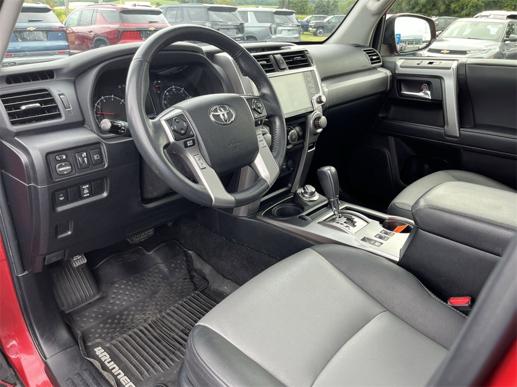 Used 2020 Toyota 4Runner SR5 Premium image 10