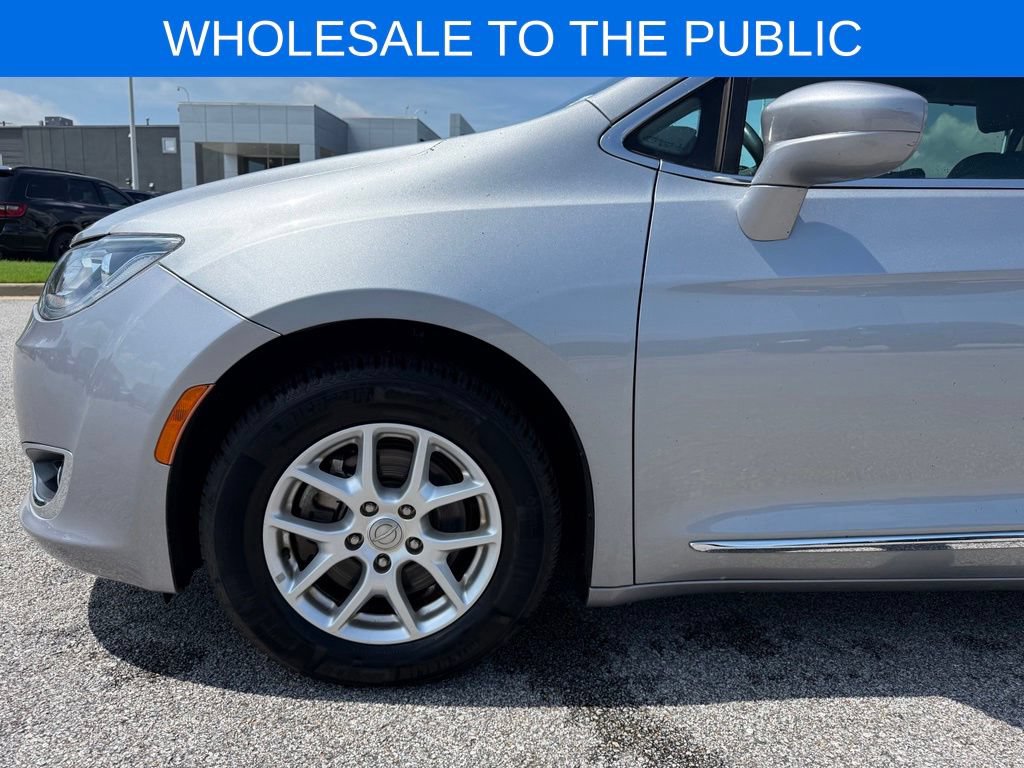 Used 2020 Chrysler Pacifica Touring-L FWD image 23