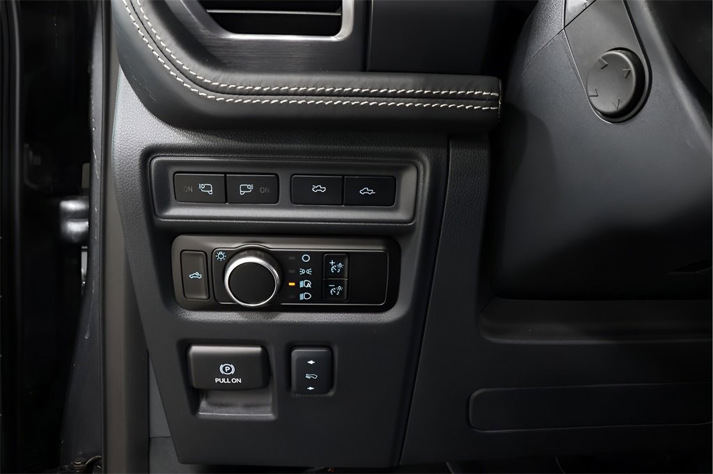 Used 2024 Ford F150 Lightning Platinum image 18