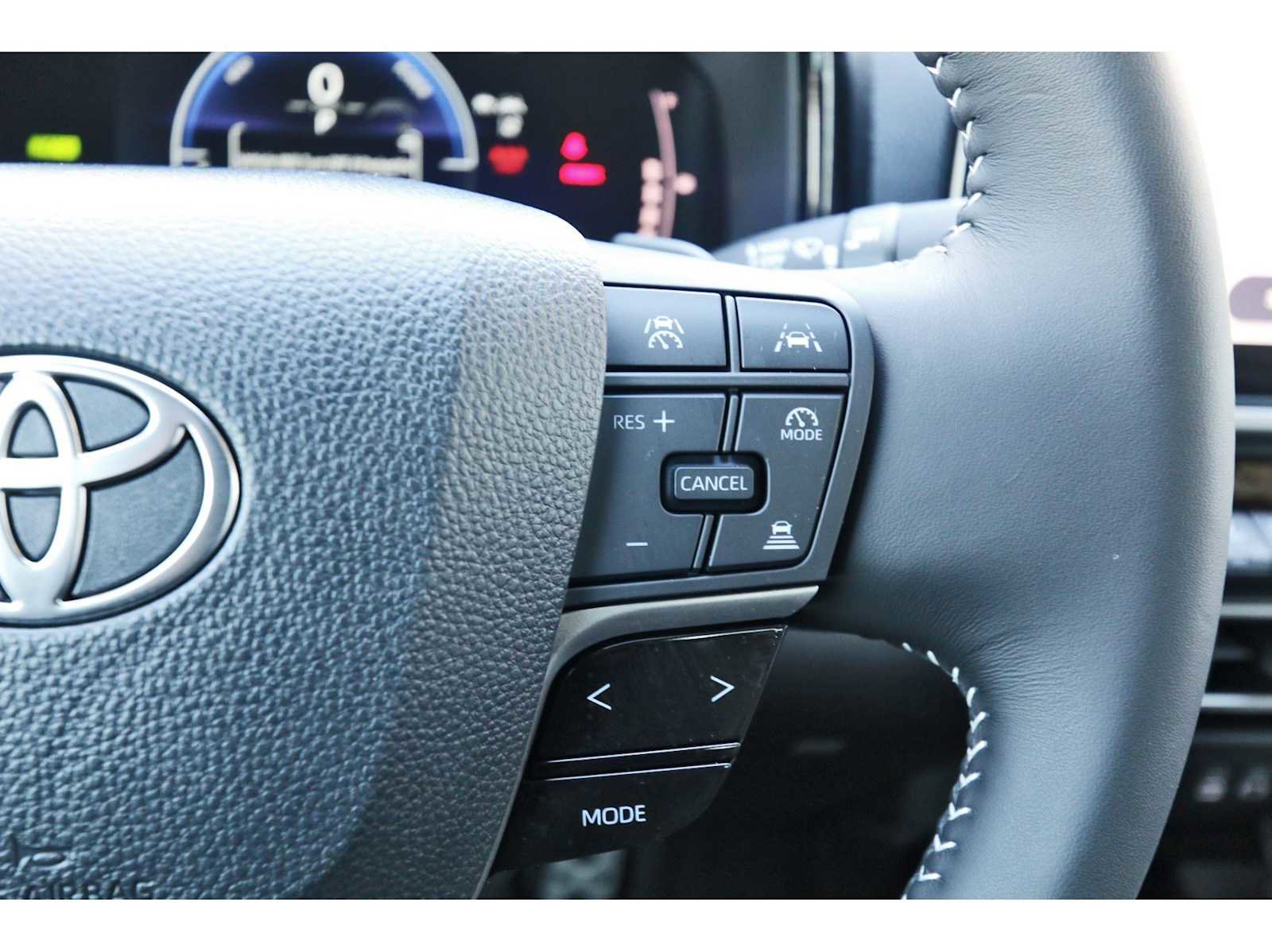 Used 2025 Toyota Camry SE image 16