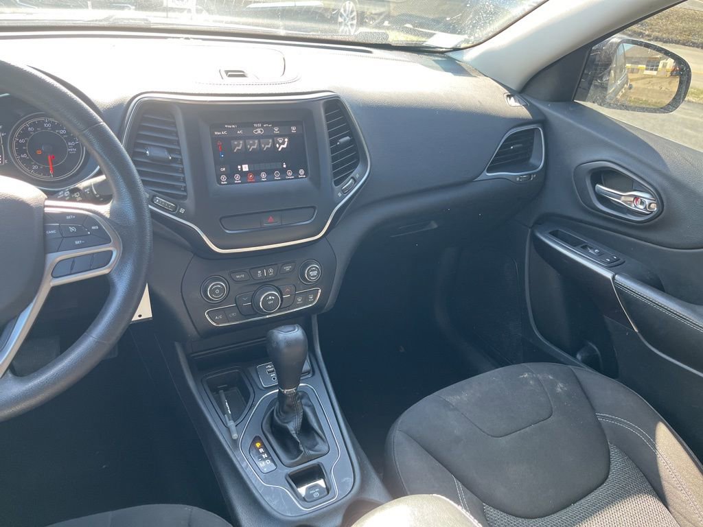 Used 2019 Jeep Cherokee Latitude w/ Popular Appearance Group image 27