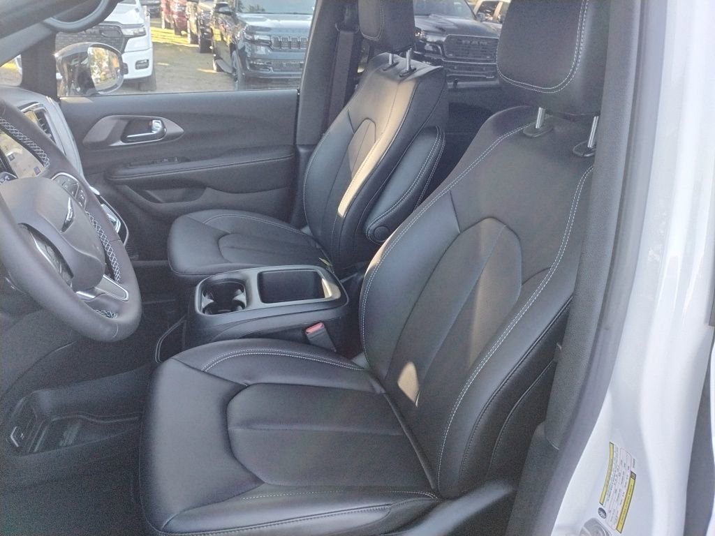 New 2026 Chrysler Pacifica Select image 23