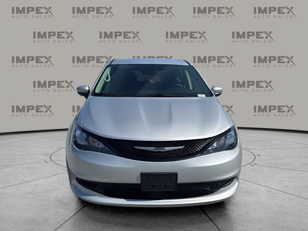 Used 2023 Chrysler Voyager LX FWD image 8