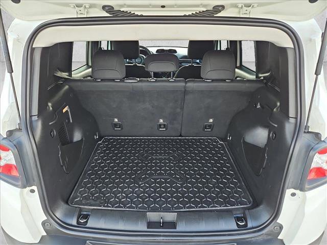Used 2023 Jeep Renegade Latitude AWD/4WD image 6