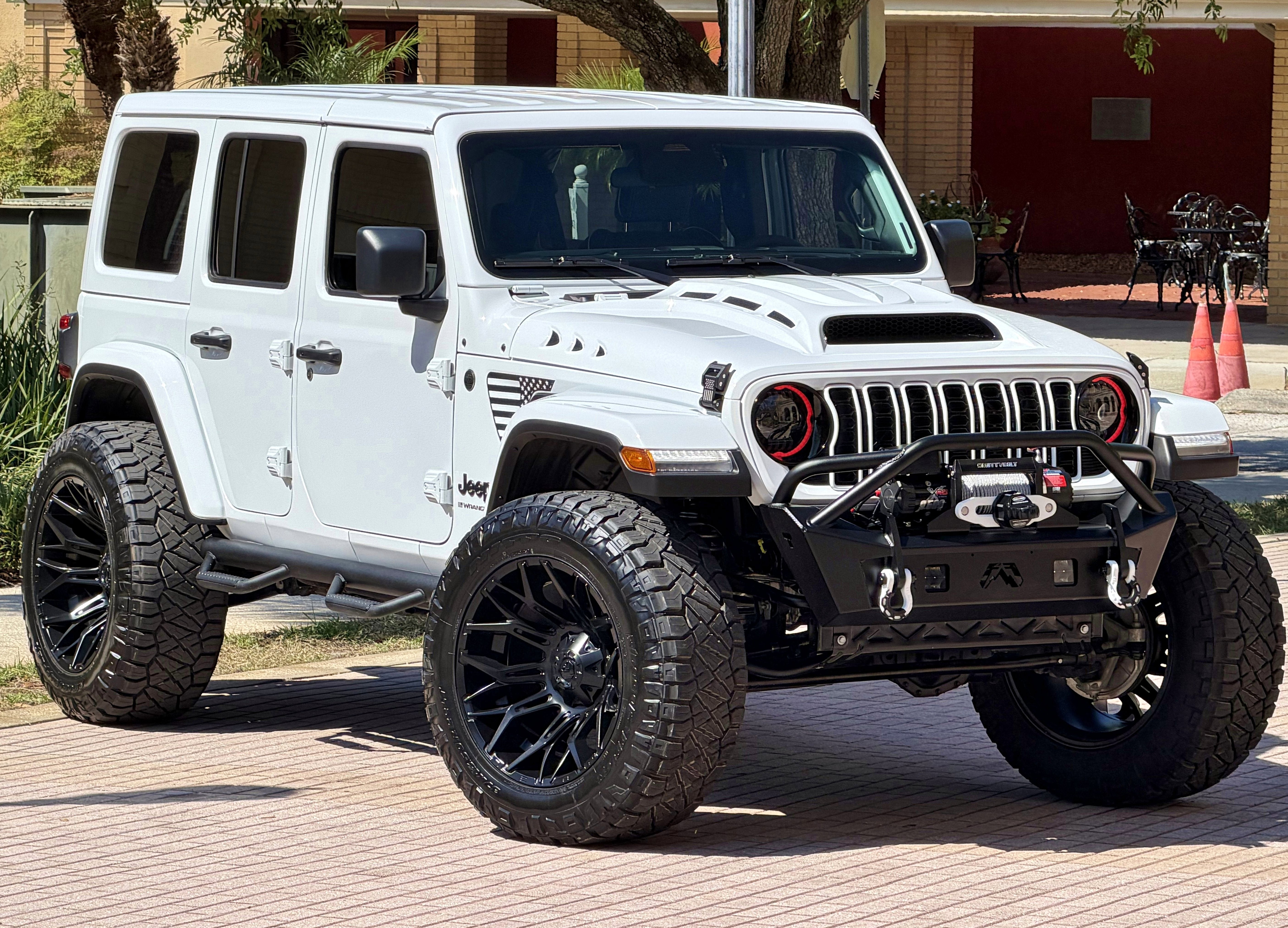 Used 2026 Jeep Wrangler Sahara AWD/4WD image 8