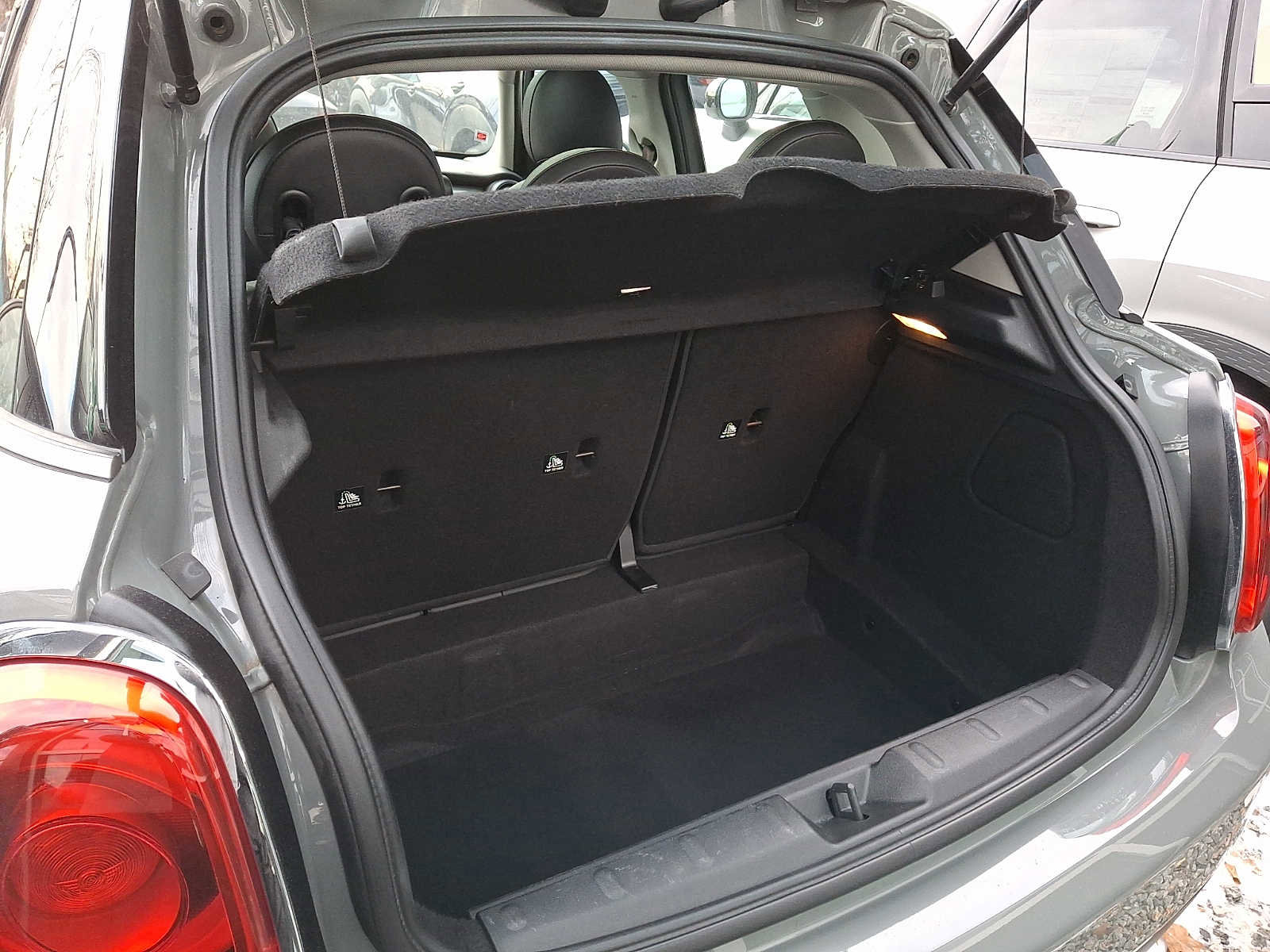 Used 2019 MINI Cooper 4-Door Hardtop w/ Signature Upholstery Package image 27