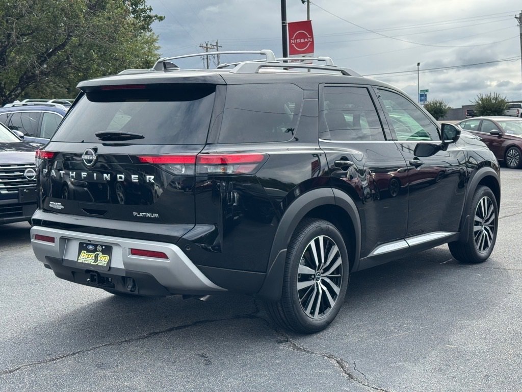 New 2025 Nissan Pathfinder Platinum image 3