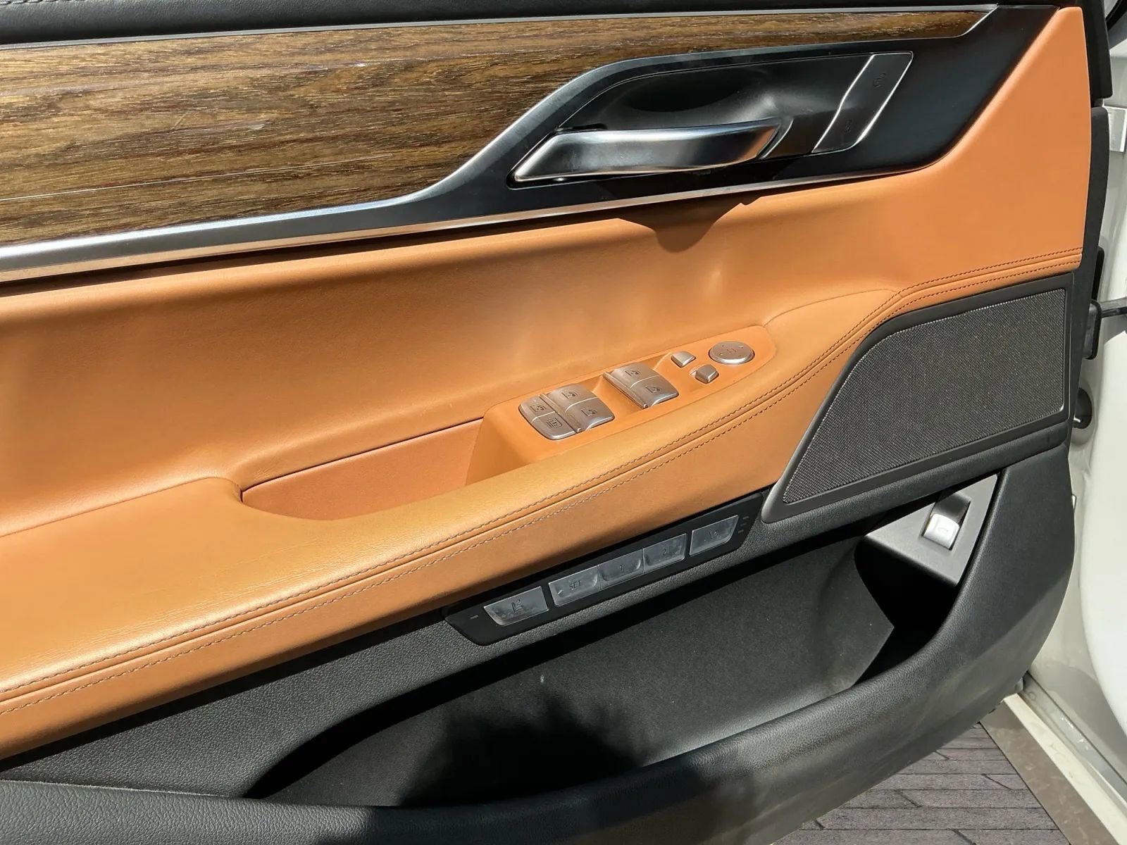 Used 2016 BMW 750i xDrive image 11