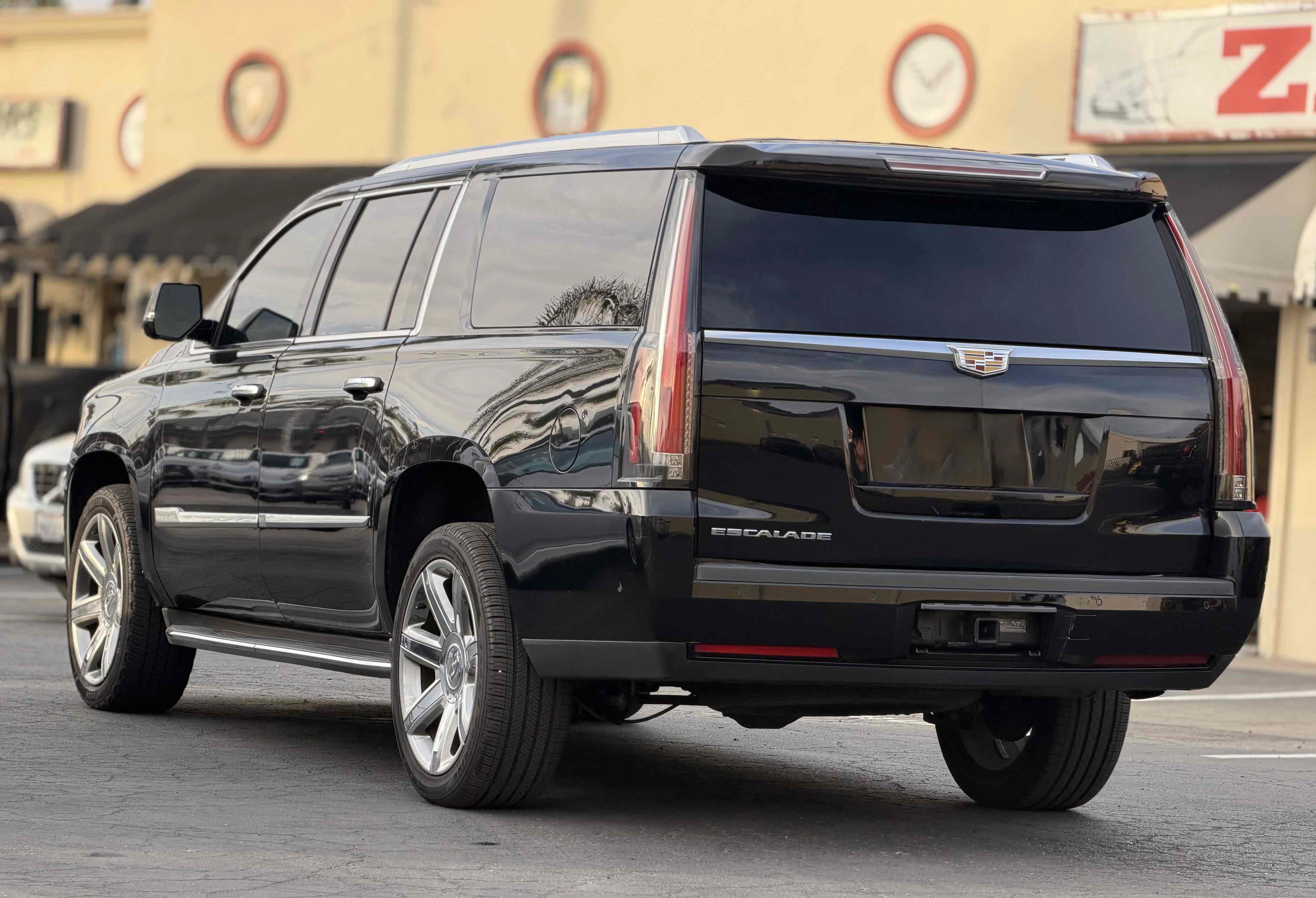 Used 2020 Cadillac Escalade ESV Luxury AWD/4WD image 7