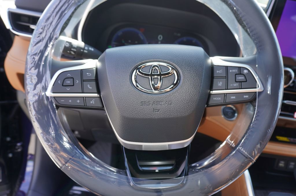 New 2026 Toyota Highlander Platinum image 19