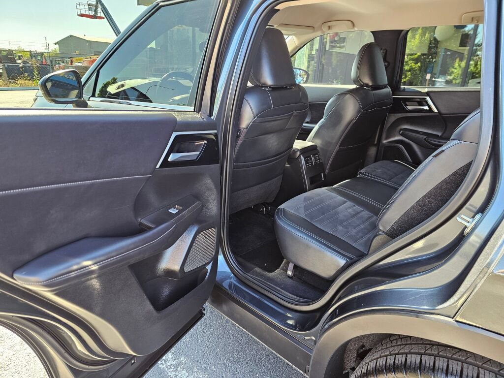 Used 2024 Mitsubishi Outlander SE AWD/4WD image 12
